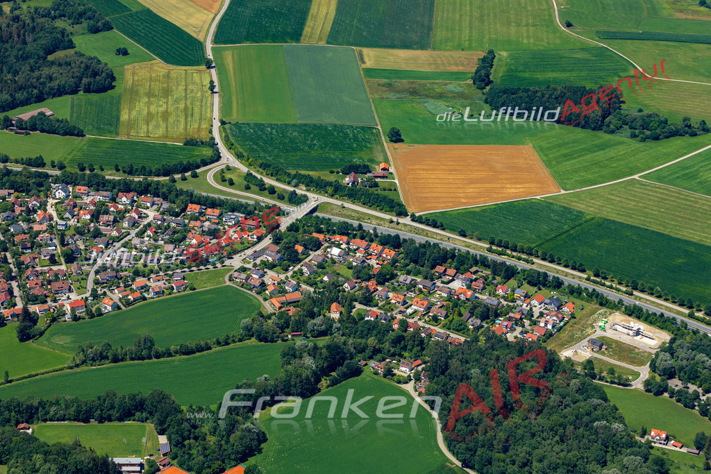 Aktuelles Luftbild von Unterwindach Windach - Die Luftaufnahme wurde 2022 mittels UL-Flugzeug erstellt ( keine Drohne ) - hochauflösende Kamera-Systeme von  Canon -Beste Qualität - Für grossformatige Ausdrucke geeignet. Die Geschenkidee !