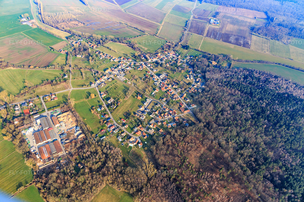 Luftbild: Ortsansicht aus Südosten in Biblisheim im Bundesland Bas-Rhin in Frankreich. – Foto: IMG_105372.jpg vom 25.03.2018 durch Werner Riehm/FLY-FOTO.de – Auflösung des Originals: 5472 x 3648 px