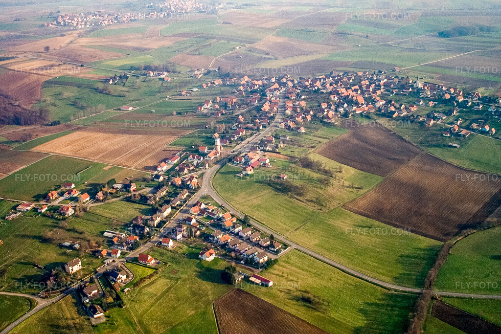 Aerial view: View of the town from the west in Schœnenbourg in the state Bas-Rhin, France.Photo: IMG_5127.jpg taken on 12/29/2006 by Werner Riehm/FLY-FOTO.comResolution of the original: 3456 x 2304 px