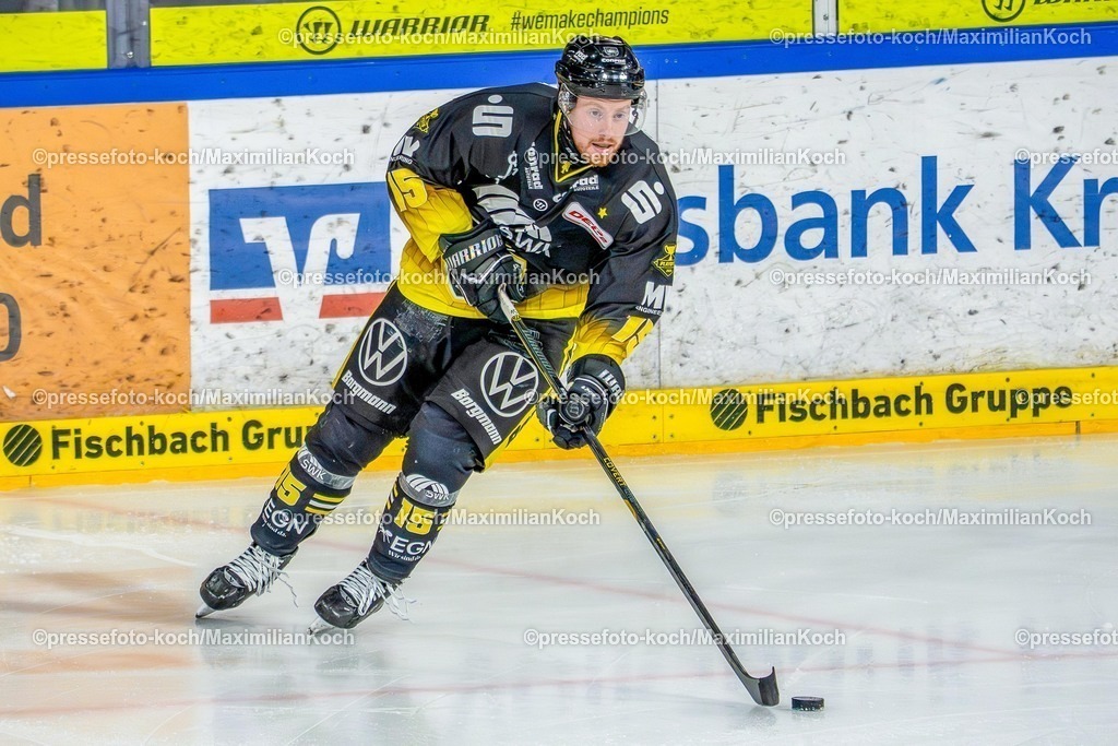xkkux17042601046 | 17.04.2026, xkkux, Eishockey, DEL2 Finale, Krefeld Pinguine - Kassel Huskies, Herren, Saison 2025 / 2026, Yayla-Arena: Erik Buschmann (Krefeld Pinguine #15) 