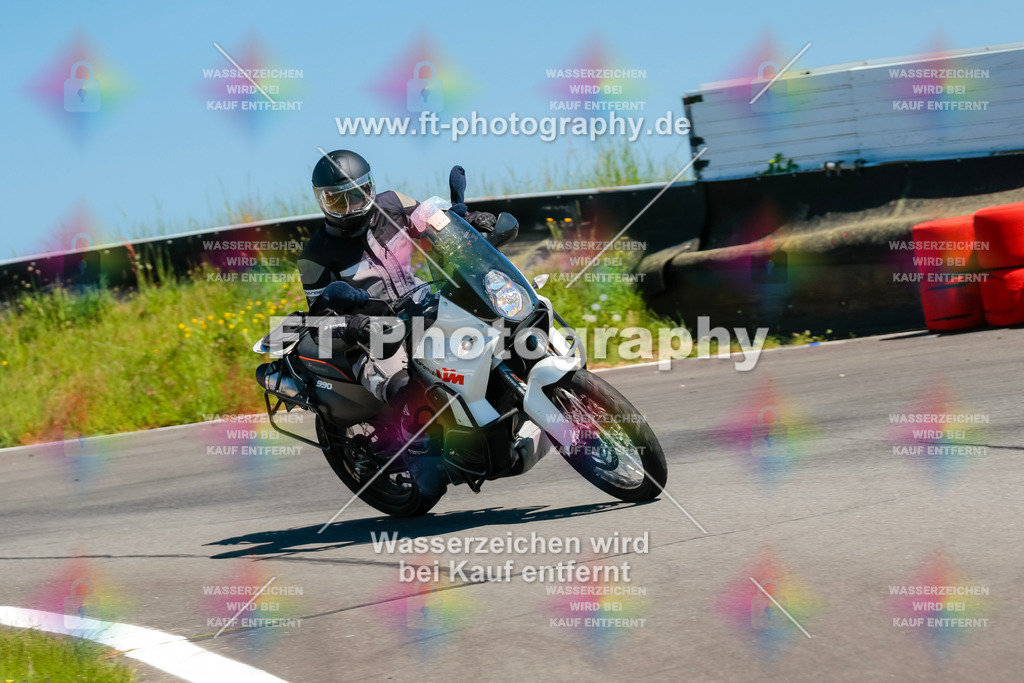 Moto-TeamOBK-22444 | Hier findet Ihr Bilder von Touristenfahrten auf der Nürburgring Nordschleife oder von anderen Veranstaltungen die ich besucht habe. Viel Spass beim Durch Schauen 