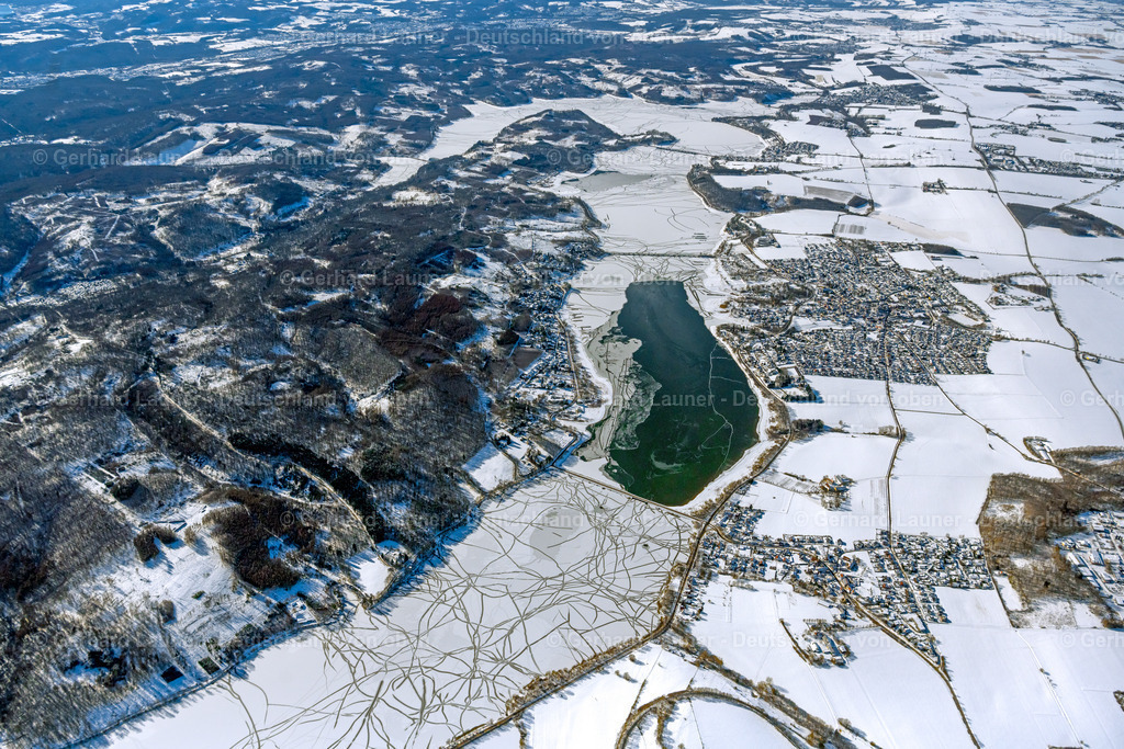 4043674 | GüNNE 13.02.2021 Winterlich schneebedeckte Staubecken und Uferbereiche am Stausee " Möhnsee " in Günne im Ruhrgebiet im Bundesland Nordrhein-Westfalen, Deutschland. Weiterführende Informationen bei: Ruhrverband. // Wintry snowy impoundment and shore areas at the lake " Moehnsee " in Guenne at Ruhrgebiet in the state North Rhine-Westphalia, Germany. Further information at: Ruhrverband. Foto: Gerhard Launer