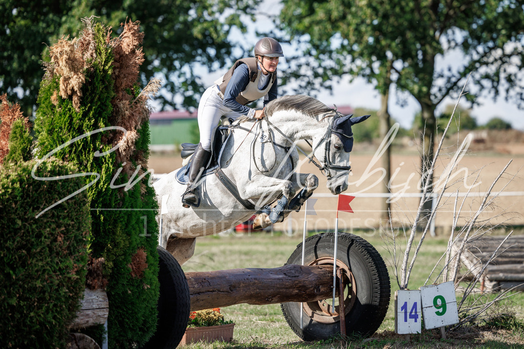 20260905-_3LI0119 | Tierfotografie Pferde, Hunde, Katzen, Haustiere.
Turnierfotografie Reitturniere, Reiten, Springreiten, Dressur in Hanau, dem Main-Kinzig-Kreis und dem Rhein-Main- Gebiet um Frankfurt