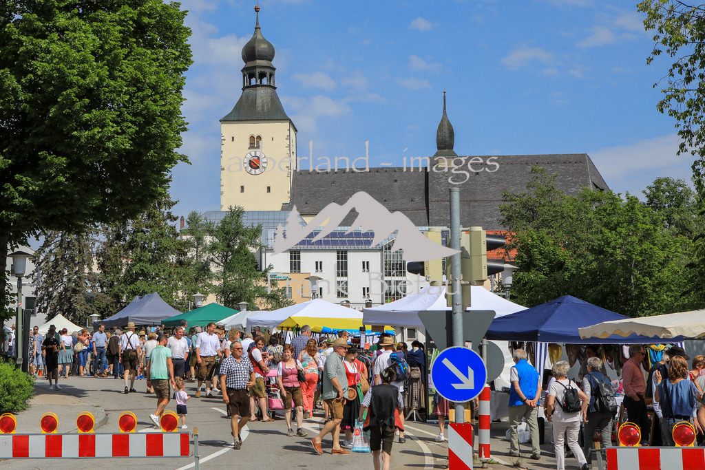 OE7A3792 | der Kunsthandwerkermarkt am Pfingstsonntag, bereits am frühen Vormittag gut besucht