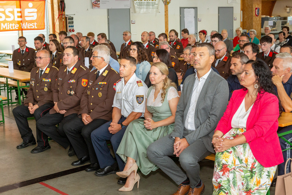 07_Festmesse_007 | Fotodoku der Festmesse im FF-Haus Loosdorf anlässlich der Fahrzeugweihe und in Dienststellung der neuen Einsatzfahrzeuge der FF-Loosdorf.