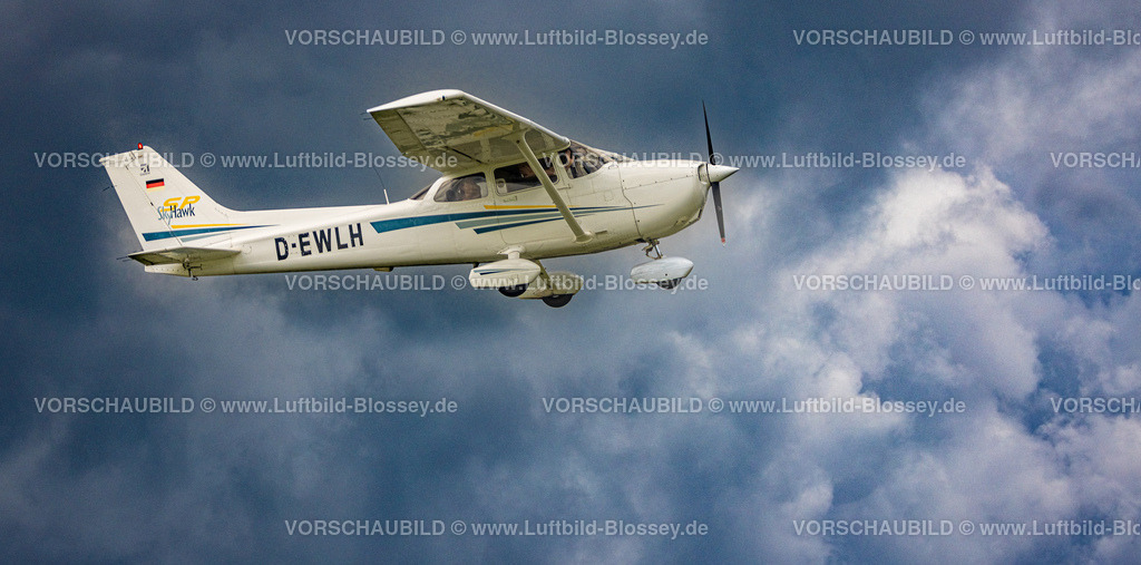 Hamm220601361Cessna_EWLH-9 |  Luftbild air to air, Cessna 172S Skyhawk SP auf einem Rundflug über Hamm, Allgemeine Luftfahrt, Privatfliegerei, Heessen, Hamm, Ruhrgebiet, Nordrhein-Westfalen, Deutschland