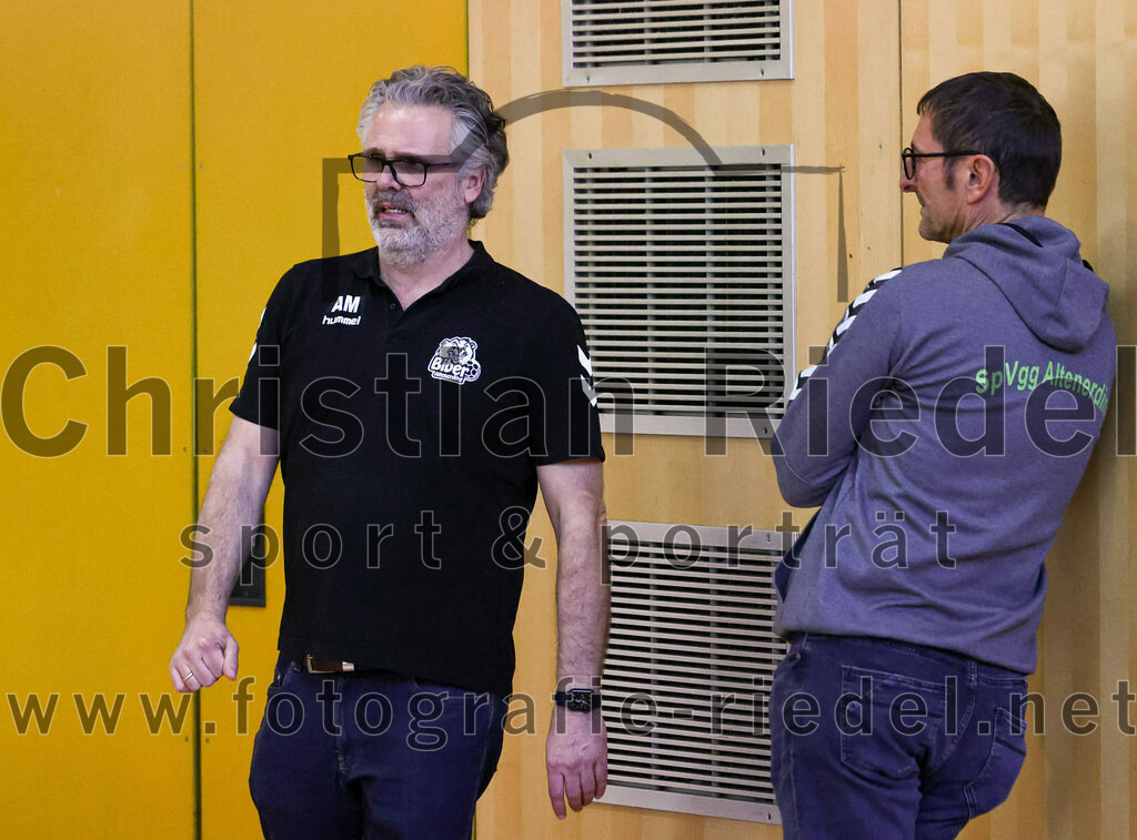 2023-03-11_073_SpVgg_Altenerding_gegen_SSG_Metten_Frauen | Erding, Deutschland, 11.03.2023:
Handball, Bezirksoberliga Frauen Altbayern 2022 / 2023, 13. Spieltag, SpVgg Altenerding gegen SSG Metten, Endergebnis: 32:26

Trainer Andreas Mittermeier (SpVgg Altenerding), Trainer Stefan Bernauer (SpVgg Altenerding)

Foto: Christian Riedel / fotografie-riedel.net