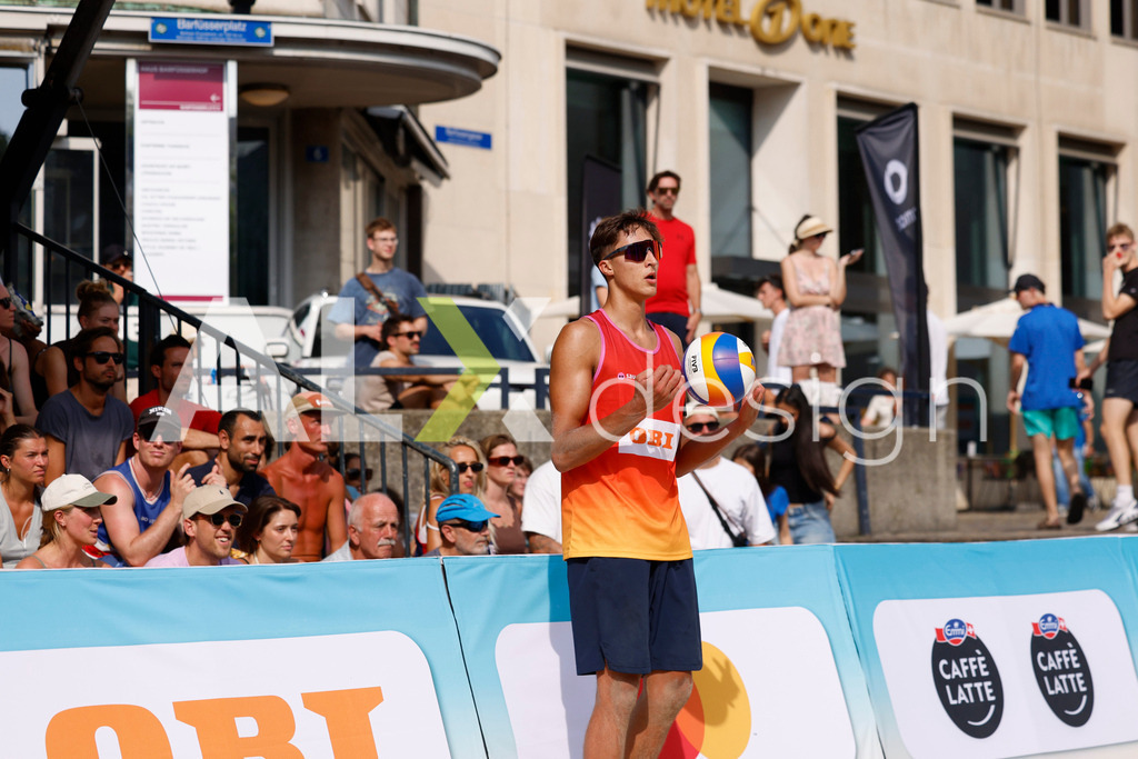 Obi BeachTour 2026 - Basel | BASEL, SWITZERLAND - JULY 19: LUC EMANUEL FLÜCKIGER (SUI) during the Obi BeachTour 2026 match between DILLIER / FLÜCKIGER (SUI) and BREER / KÄLIN (SUI) at Barfüsserplatz on July 19, 2026 in Basel, Switzerland. - Realisiert mit Pictrs.com