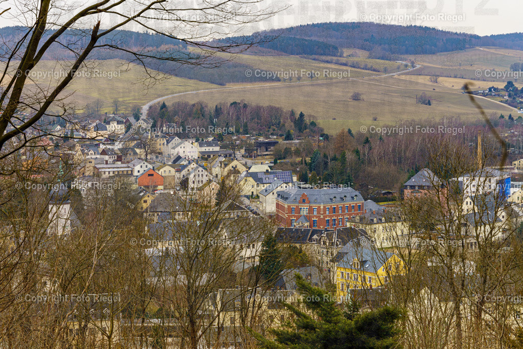 Blick auf den Ort AK-22326 (Brück & Sohn) 2022 | Dieses Fotomotiv wurde 1923 vom Kunstverlag Brück & Sohn als Ansichtskarte veröffentlicht. Im Jahr 2022 habe ich dieses Motiv erneuert. - Realisiert mit Pictrs.com