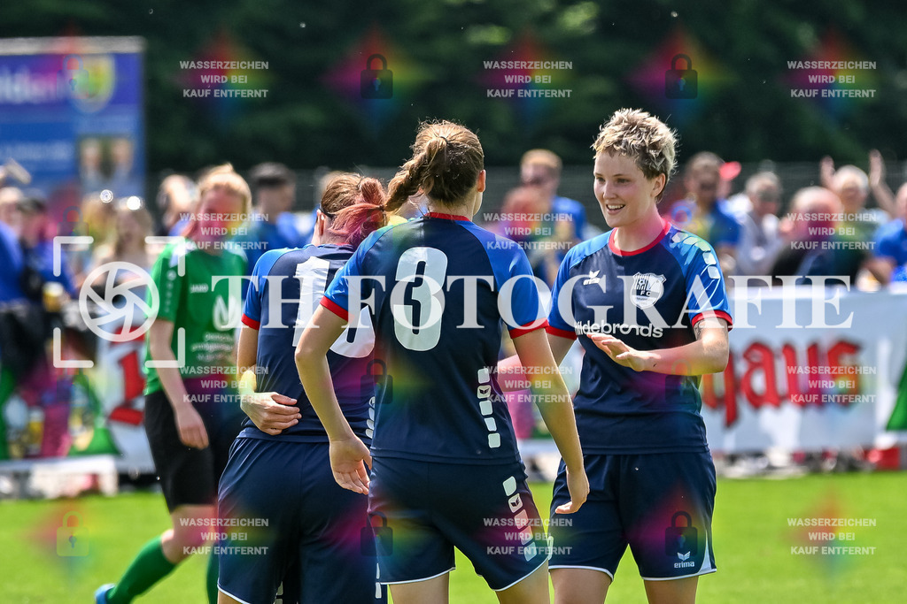 GER, FC Hauingen - SV Waldhaus, Frauen-Fussball, Rothaus Bezirkpokal, Finale, Saison 2024/2025, 29.05.2025 | Jubel nach dem 3:0 mit Julie Le Moult (FC Hauingen, #03)GER, FC Hauingen - SV Waldhaus, Frauen-Fussball, Rothaus Bezirkpokal, Finale, Saison 2024/2025, 29.05.2025Foto: TH Fotografie/Thomas Hess