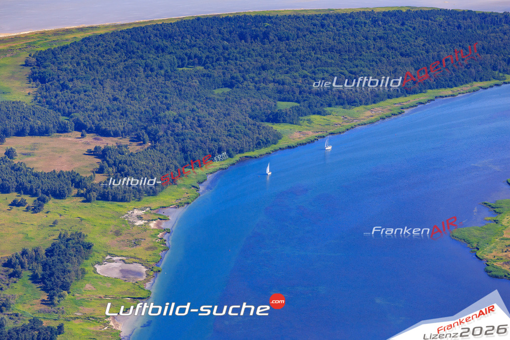 Die Luftbildaufnahme Grosser-werder - Zingst wurde 2018 mittels Flugzeug (keine Drohne) erstellt. Perfekte Schärfe und Druck- Auflösung- Garantiert!