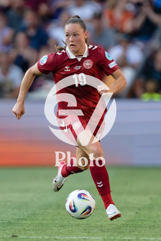 Denmark v Sweden - UEFA Women's EURO 2025 Group C | GENEVA, SWITZERLAND - JULY 4: Janni Thomsen of Denmark runs with the ball during the UEFA Womens EURO 2025 Group C match between Denmark and Sweden at Stade de Geneve on July 4, 2025 in Geneva, Switzerland. (Photo by Giuseppe Velletri/Sports Press Photo/Getty Images)