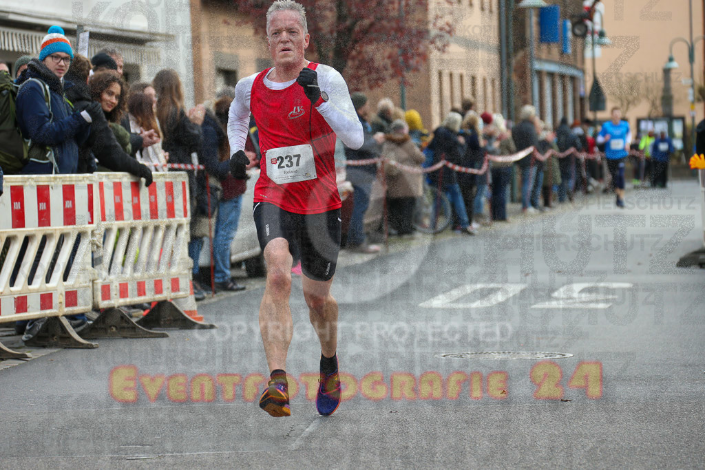 221127_1209_EX1_1998 | Sportfotografie im Rhein-Sieg Kreis, Köln, Bonn, NRW, Rheinland Pfalz, Hessen, etc. Unser Tätigkeitsfeld umfasst den Laufsport vom Volkslauf über den Marathon, Duathlon, Triathon bis zum Ultralauf wie Kölnpfad Ultra oder Schindertrail.