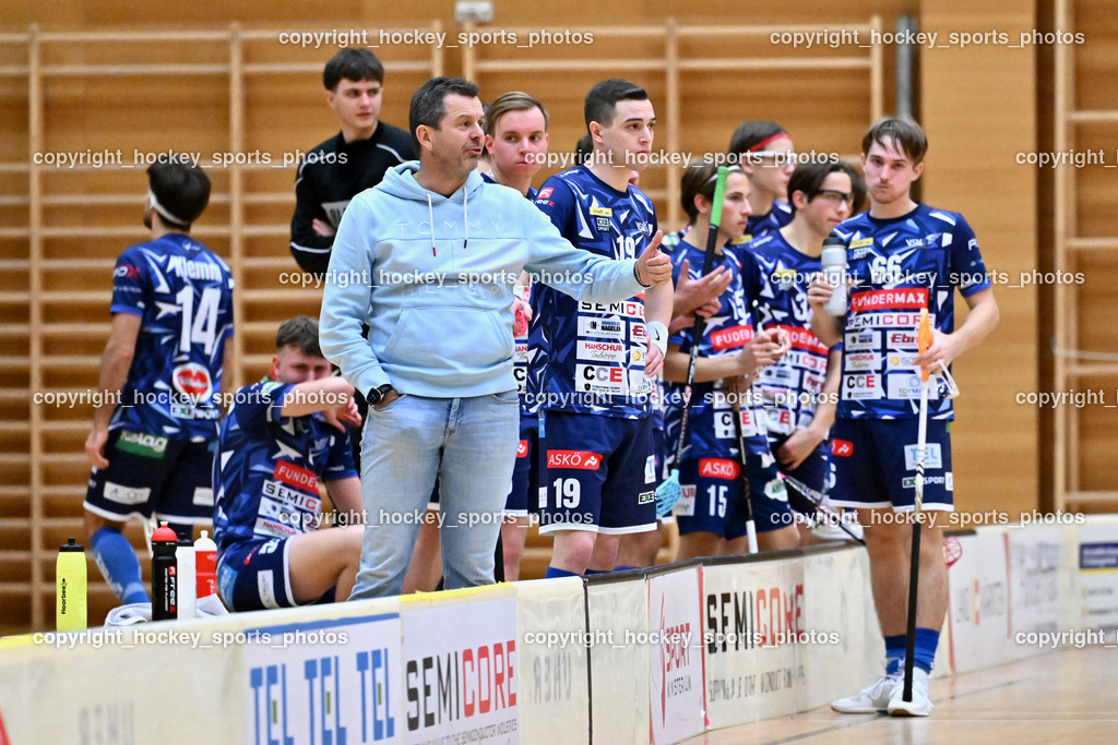 VSV Unihockey vs. SZPK Floorball | Spielerbank VSV Unihockey, Headcoach VSV Unihockey Harald Felsberger, #19 Philipp Seiser VSV Unihockey, #66 Jakob Rainer VSV Unihockey, #25 Jan Blazic VSV Unihockey, VSV Unihockey vs. SZPK Floorball, VSV Unihockey vs. SZPK Floorball am 23.11.2024 in Villach (Ballspielhalle St. Martin), Austria, (Photo by Bernd Stefan)