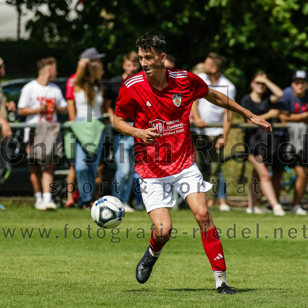 2023-07-30_086_FC_Lengdorf_gegen_SpVgg_Altenerding | Lengdorf, Deutschland, 30.07.2023:
Fußball, Kreisliga 2023 / 2024, 1. Spieltag, FC Lengdorf gegen SpVgg Altenerding, Endergebnis: 1:1

Bastian Fischer (FC Lengdorf, #12)

Foto: Christian Riedel / fotografie-riedel.net