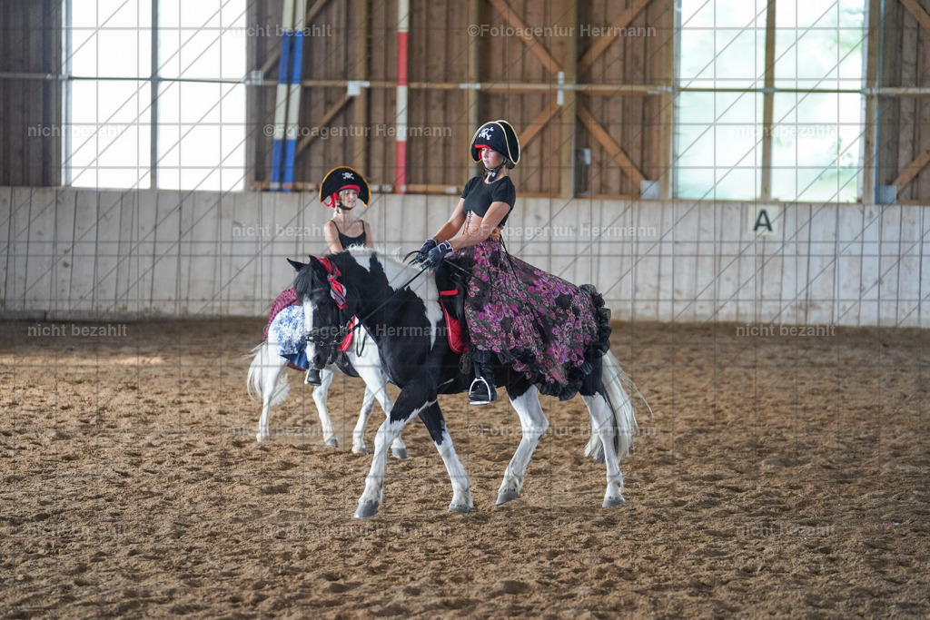 20230917-FAH09824 | Landsberg am Lech, 2023, Kaufbeuren, Kempten, Allgäu, Turnierfotografen Bayern, Fotoagentur Herrmann, Turnierbilder, Reitsport Fotos, Pferdefotograf, Augsburg, Bad Tölz, Dachau, Karlsfeld, Memmingen, Buchloe, Schwabmünchen