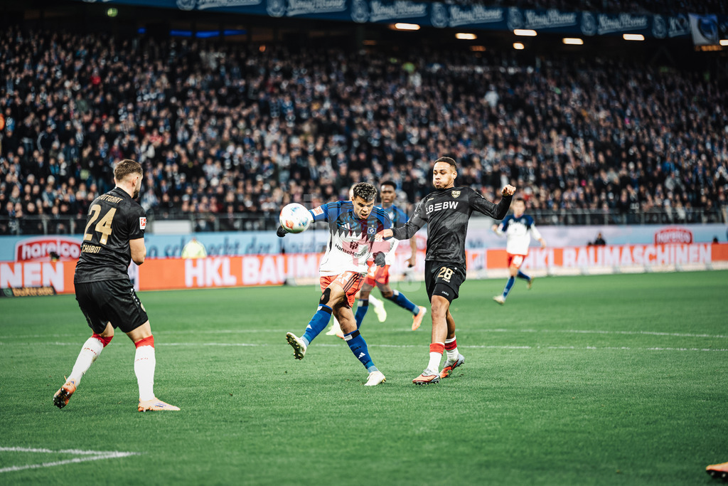 Fußball | Männer | Saison 2025/2026 | 1. Fußball-Bundesliga | 12. Spieltag | Hamburger SV vs. VfB Stuttgart | 30.11.2025 | Schuss von Ransford-Yeboah Königsdörffer (#11, HSV)
