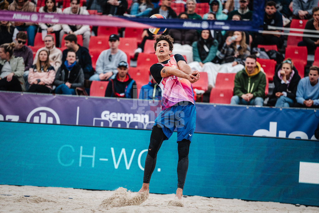 Beachvolleyball | Männer | German Beach Tour 2024 | Tourstop Bremen | 07.06.2024 | Lui Wüst nimmt den Ball an