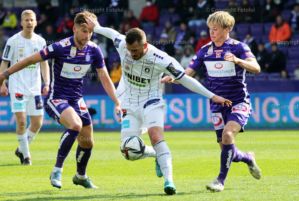 A_LUI_03042022_02 | SPORT,FUSSBALL,TIPICO BUNDESLIGA 03.04.2022 AUSTRIA WIEN-AUSTRIA KLAGENFURT,IM BILD: TURGAY GEMICIBASI (KLAGENFURT) UND MATHTHIAS BRAUNOEDER (AUSTRIA WIEN) FOTO: FOTOLUI