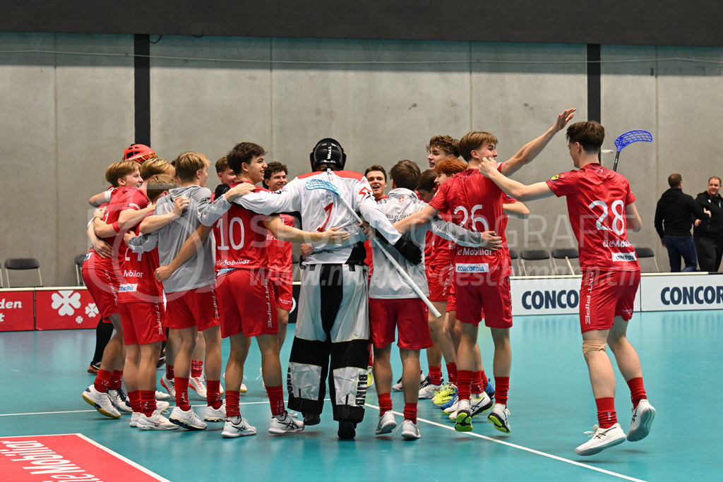 Switzerland B U19 vs Finland U19 - 2. February 2024 | Switzerland B U19 vs Finland U19
U19 Men International Matches in Switzerland
GoEasy Arena, Siggenthal Station
Switzerland wins the shoot out and the game.
Credit: Markus Aeschimann | <a href="https://www.markus-aeschimann.ch">Sportfotografie Markus Aeschimann</a> | <a href="https://www.instagram.com/sportfotografie.aeschimann">@sportfotografie.aeschimann</a> - Realisiert mit Pictrs.com