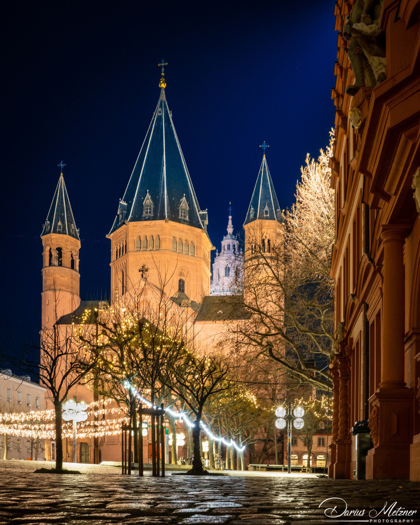 Der Mainzer Dom mit der Weihnachtsbeleuchtung | Der Mainzer Dom mit der Weihnachtsbeleuchtung
