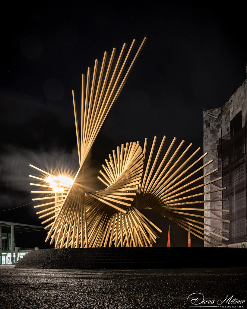 Die Skulptur "Lebenskraft" auf dem Platz vor dem Mainzer Rathaus | Die Skulptur "Lebenskraft" auf dem Platz vor dem Mainzer Rathaus. Sie wurde im Jahr 1982 von der spanischen Partnerstadt Valencia geschenkt. Das Kunstwerk wurde 1979 vom spanischen Künstler Andreu Alfaro gestaltet.