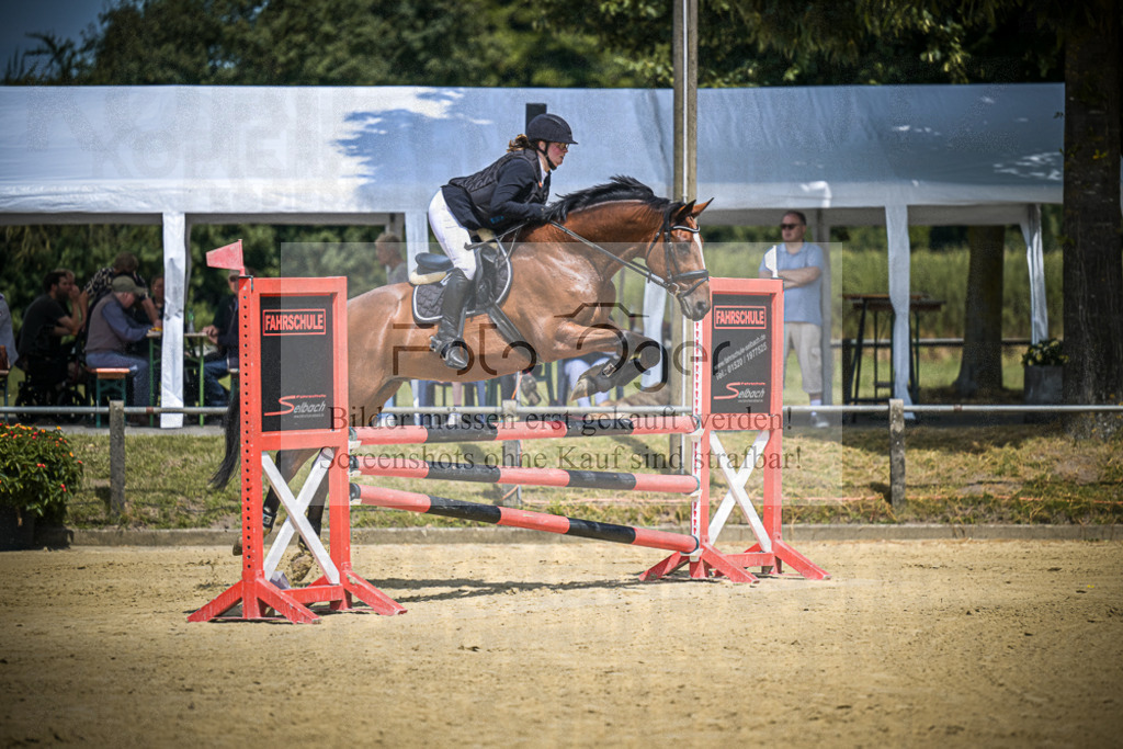 DOS_8713 | Entdecke hochwertige Reitturnierfotos von Foto Oger. Professionell, emotional und authentisch – jetzt Lieblingsmomente im Shop bestellen.Deutschlandweite Turnierfotografie. - Realisiert mit Pictrs.com
