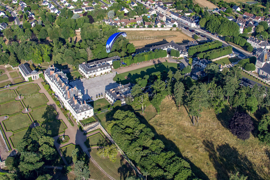 Luftbild: Schloßpark von Pompadour Palace Foundation in Menars im Bundesland Loir-et-Cher in Frankreich. Foto: IMG_082109.jpg vom 20.06.2015 durch Werner Riehm/FLY-FOTO.de