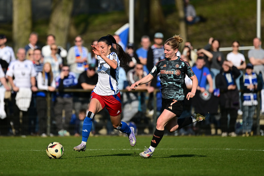 Fußball I Frauen I Saison 2024-2025 I 2. Bundesliga I 17. Spieltag I Hamburger SV - FC Bayern München II | Vildan Kardesler (7, Hamburger SV) Theresa Keitel (7, FC Bayern München II) - Realisiert mit Pictrs.com