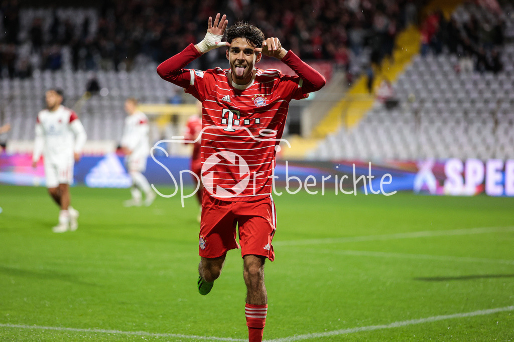 FC Bayern Amateure - 1. FC Nuernberg II | Lucas Copado Schrobenhauser (FCB #9) jubelt nach seinem Treffer zum 1-1