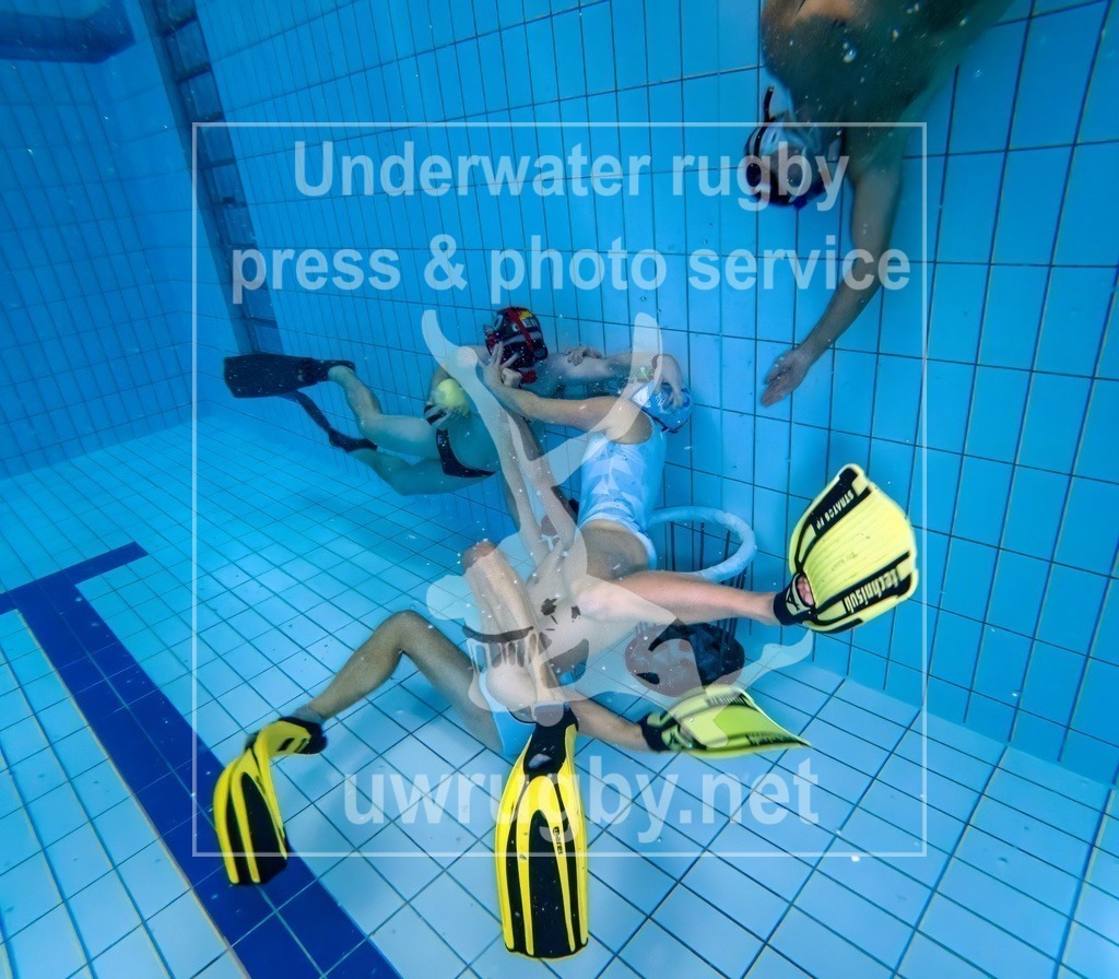 Traingsbilder des Tauchclub Bamberg e.v. im Hallenbad Bamberg | Trainingsimpressionen vom Training am 21. November 2022 im Bambados Bamberg, während des regulären Unterwasserrugby Trainings des Tauchclub Bamberg e.V. - Realisiert mit Pictrs.com