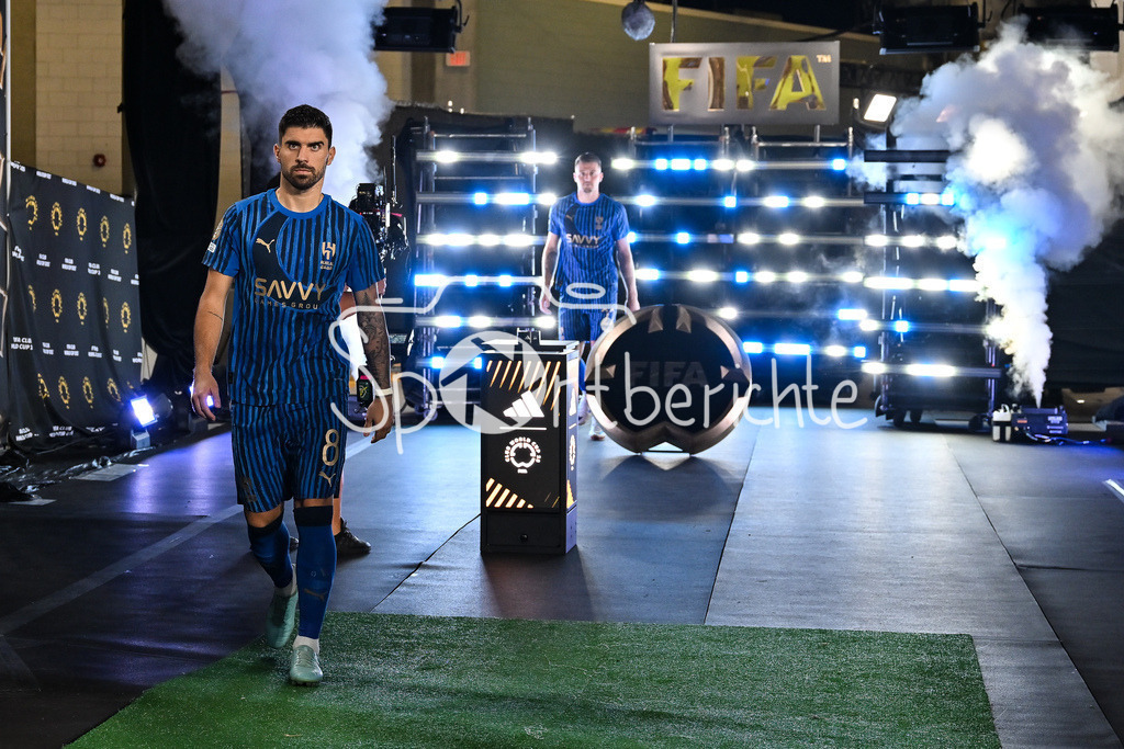 Manchester City - Al-Hilal SFC | im Bild Ruben NEVES (Al-Hilal 8) auf dem Weg zum Spielfeld / Einzelfoto / Freisteller / FIFA Club World Cup: Manchester City - Al-Hilal SFC, Camping World Stadium am 30.06.2025 / NOT FOR SALE IN USA