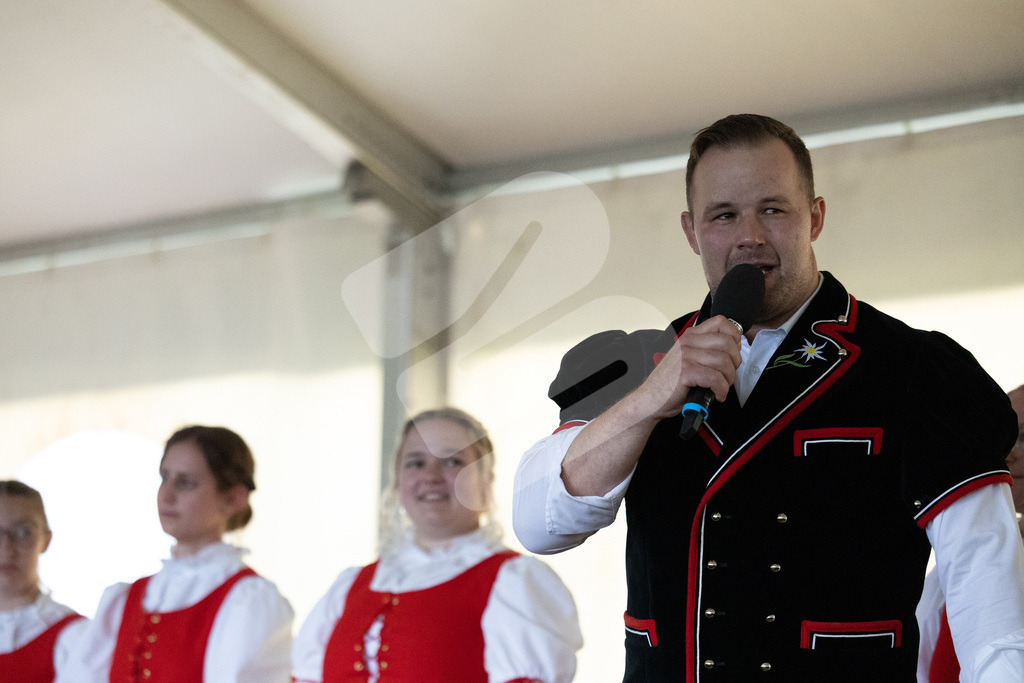 Rigi2025_3129 | Die Schwinger des Schwyzer Kantonalen Schwingerverbandes: Fotos, die Dynamik und Leidenschaft festhalten, sowie emotionale Momente aus dem traditionellen Schwingsport zeigen. - Realisiert mit Pictrs.com