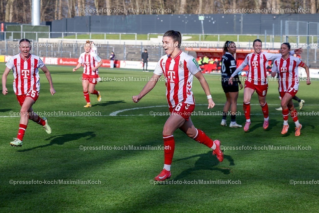 xSSCx24012601001 | 24.01.2026, xsscx, Frauen Fussball, 1. FC Koeln - SC Freiburg, 1. Fussball Bundesliga, 15. Spieltag, Franz-Kremer-Stadion, Saison 2025 2026: Torjubel nach dem Tor zum 1:0 durch Torschuetzin Martyna Wiankowska (1. FC Koeln #26) nach einem Elfmeter DFB regulations prohibit any use of photographs as image sequences and or quasi-video. Photo: xSandraxScherningxPressefotoKochx
