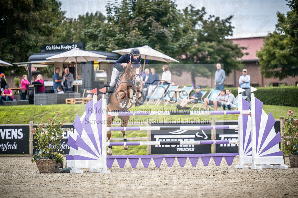 DOS_9040 | Entdecke hochwertige Reitturnierfotos von Foto Oger. Professionell, emotional und authentisch – jetzt Lieblingsmomente im Shop bestellen.Deutschlandweite Turnierfotografie. - Realisiert mit Pictrs.com