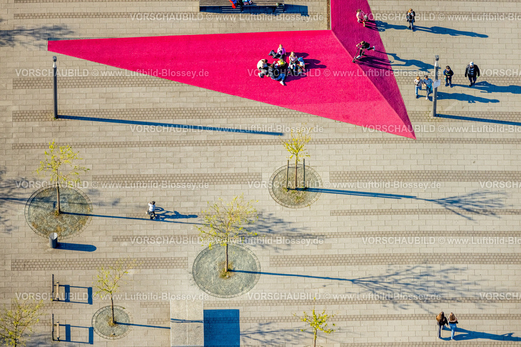 Selm250404886 | Luftbild, Campusplatz Nord mit Bodenbemalung und Ruheplätze, Selm, Münsterland, Nordrhein-Westfalen, Deutschland