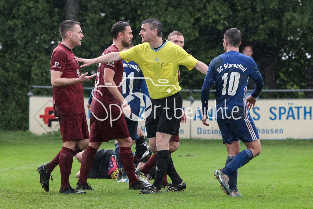BC Aichach - FC Rennertshofen | Rudelbildung nach Foul von BCR #11 an BCA #30