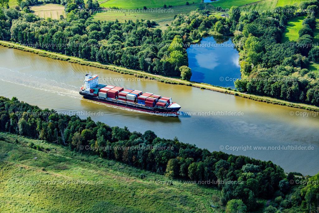 Nordic_Istria_Conteinserschiff_Nord_Ostsee_Kanal_ELS_3038200922 | BURG (DITHMARSCHEN) 20.09.2022 Containerschiff " Nordic Istria " auf dem Nord-Ostsee-Kanal in Burg Dithmarschen im Bundesland Schleswig-Holstein, Deutschland. Weiterführende Informationen bei:  // Container ship "Nordic Istria" on the Kiel Canal in Burg Dithmarschen in the state Schleswig-Holstein, Germany.  Foto: Martin Elsen