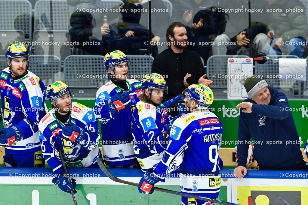 EC IDM Wärmepumpen VSV vs. Hydro Fehervar AV 19 | Spielerbank EC VSV, #9 Alexander Rauchenwald EC VSV, Markus Schmidt Head Equipment Manager EC VSV, EC IDM Wärmepumpen VSV vs. Hydro Fehervar AV 19, EC IDM Wärmepumpen VSV vs. Hydro Fehervar AV 19  am 17.01.2026 in Villach (Stadthalle Villach), Austria, (Photo by Bernd Stefan)