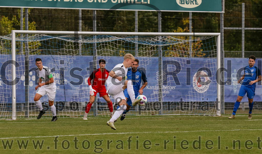 2023-10-14_080_FC_Langengeisling_gegen_TSV_Siegsdorf | Erding, Deutschland, 14.10.2023:
Fußball, Bezirksliga Oberbayern Ost 2023 / 2024, 13. Spieltag, FC Langengeisling gegen TSV Siegsdorf, Endergebnis: 3:0

Felix Brandner (TSV Siegsdorf, #2)

Foto: Christian Riedel / fotografie-riedel.net