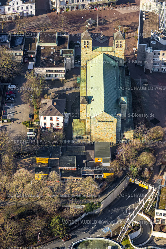 Unna240100420 | Luftbild, kath. Kirche St. Katharina und Katharinenplatz, kath. Kita St. Katharina Kindertagesstätte, Tunneleinfahrt Kantstraße, Verkehrssituation, Unna, Ruhrgebiet, Nordrhein-Westfalen, Deutschland