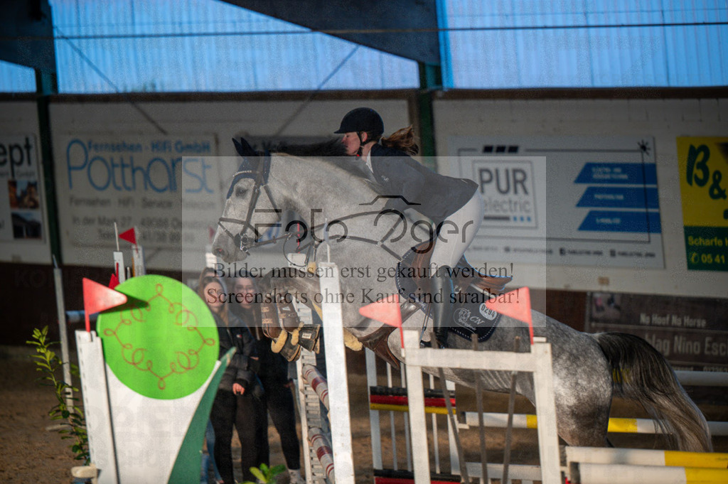 Hallenreittunier Voxtrup 2023 | Entdecke hochwertige Reitturnierfotos von Foto Oger. Professionell, emotional und authentisch – jetzt Lieblingsmomente im Shop bestellen.Deutschlandweite Turnierfotografie. - Realisiert mit Pictrs.com