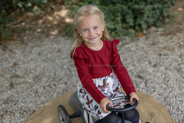 R6__7601 | Professionelle Kindergartenfotografie in Bayern - liebevolle, natürliche Kinderfotos. Jetzt Galerie ansehen und Lieblingsbilder bestellen! - Realisiert mit Pictrs.com
