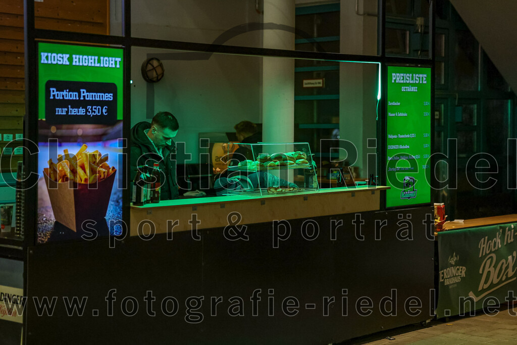 2025-11-25_028_TSV_Erding_gegen_EHF_Passau_Black_Hawks | Erding, Deutschland, 25.11.2025:Eishockey, Oberliga Süd 2025 / 2026, 20. Spieltag, TSV Erding gegen EHF Passau Black Hawks, Endergebnis: 2:3 n.V.Foto: Christian Riedel / fotografie-riedel.net