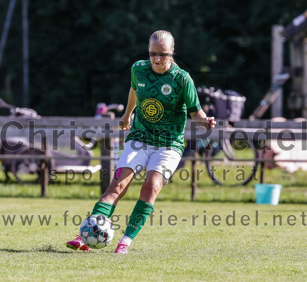 2023-09-16_086_FC_Forstern_gegen_VfL_Sindelfingen_Ladies_I | Forstern, Deutschland, 16.09.2023:
Fußball, B-Juniorinnen-Bundesliga Süd 2023 / 2024, 2. Spieltag, FC Forstern gegen VfL Sindelfingen Ladies I, Endergebnis: 4:1

Teresa Frizberg (FC Forstern, #28)

Foto: Christian Riedel / fotografie-riedel.net