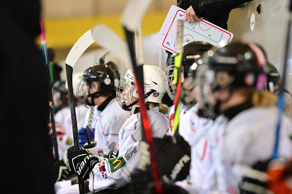 Eishockey I Frauen I Saison 2023-2024 I 1. Frauenliga Nordost I Hamburger SV - REV Bremerhaven | Der Sportfotograf. - Realisiert mit Pictrs.com
