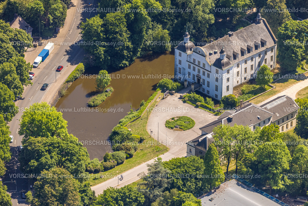 Essen250507908 | Luftbild, Wasserschloss Borbeck und Schlosspark, Borbeck-Mitte, Essen, Ruhrgebiet, Nordrhein-Westfalen, Deutschland
