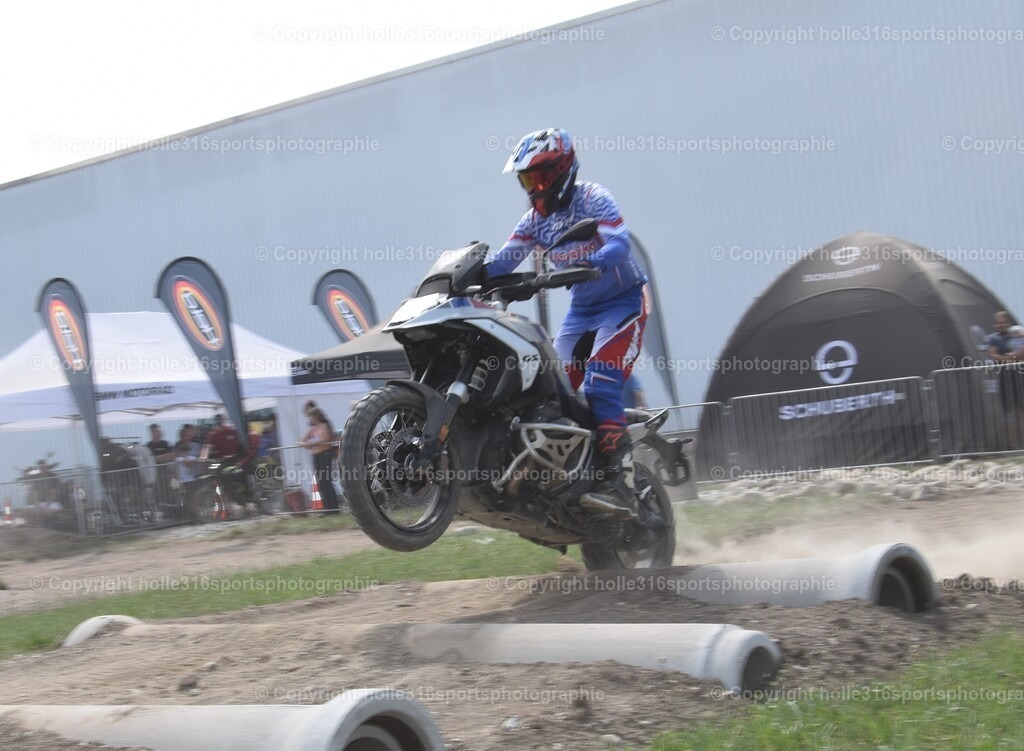 DSC_0446 | Sportfotografie , Motorsport, Motoross, Reitsport, Mointainbike, Enduro,
Landschaft , Outdoor, Eventfotografie, Landschaft, Bilder online bestellen - Realisiert mit Pictrs.com