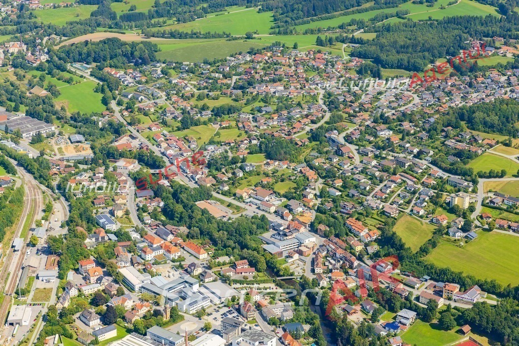 zwiesel-luftbild-bestellen-5305-jahr-2025 | Luftaufnahme von  Zwiesel - Die Luftaufnahme wurde 2025 vom UL-Flugzeug heraus erstellt ( keine Drohne ) - Hochauflösende Luftaufnahme - für professionelle Ausdrucke geeignet. Die Geschenkidee !Mit Lizenz und Bildrechte bestellbar