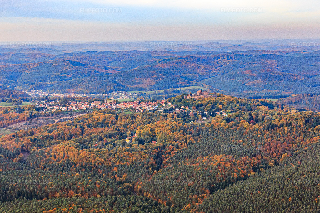 Aerial view: View of the town from the south in Lichtenberg in the state Bas-Rhin, France. – Photo: IMG_084813.jpg taken on 10/24/2015 by Werner Riehm/FLY-FOTO.com – Resolution of the original: 5084 x 3390 px
